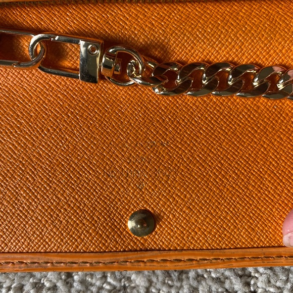 Authentic Louis Vuitton Epi leather Sarah wallet on chain crossbody - Picture 5 of 8